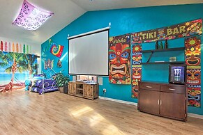 Hot Tub & Theater Room: Tropical Springfield Home