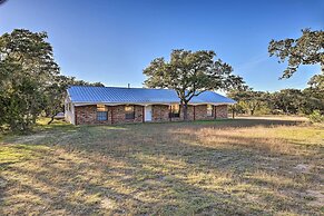 Quiet Haven w/ Hot Tub, 4 Mi to Canyon Lake!