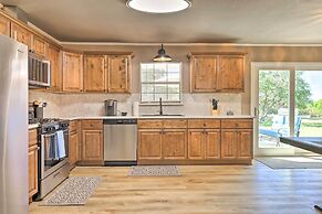 Quiet Haven w/ Hot Tub, 4 Mi to Canyon Lake!