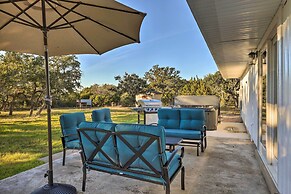 Quiet Haven w/ Hot Tub, 4 Mi to Canyon Lake!