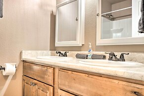 Quiet Haven w/ Hot Tub, 4 Mi to Canyon Lake!