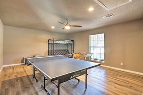 Quiet Haven w/ Hot Tub, 4 Mi to Canyon Lake!