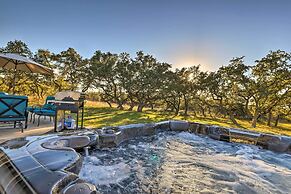 Quiet Haven w/ Hot Tub, 4 Mi to Canyon Lake!