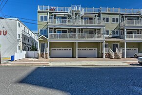 Spacious Wildwood Townhome w/ Covered Balcony