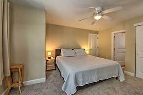 Spacious Wildwood Townhome w/ Covered Balcony