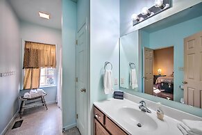 Unique Townhouse in Bavarian-style Neighborhood!