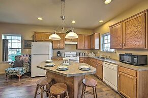 Unique Townhouse in Bavarian-style Neighborhood!