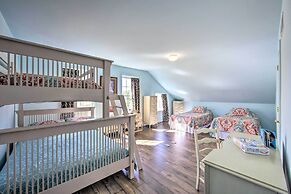 Unique Townhouse in Bavarian-style Neighborhood!