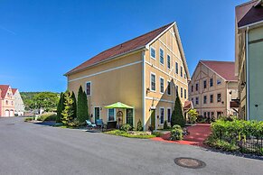 Unique Townhouse in Bavarian-style Neighborhood!