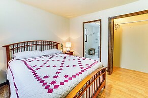 Watch the Sunrise at This Quaint Lake-view Cottage