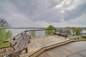 Watch the Sunrise at This Quaint Lake-view Cottage