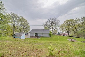 Watch the Sunrise at This Quaint Lake-view Cottage