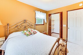 Watch the Sunrise at This Quaint Lake-view Cottage