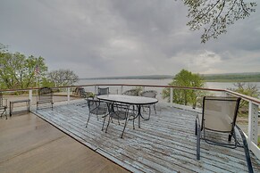 Watch the Sunrise at This Quaint Lake-view Cottage