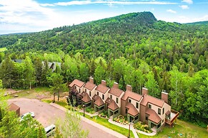 Lutsen Mountains Retreat w/ Resort Amenities!
