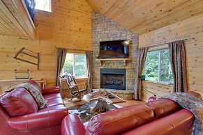 Franklin Cabin w/ Game Room, Mountain-view Deck