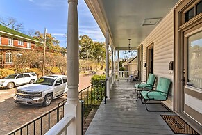 Stylish Vicksburg Apt w/ Porch - 2 Mi to Casino!