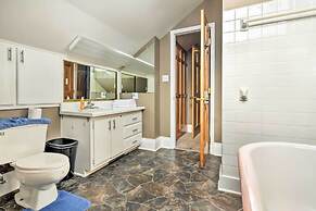 Stylish Vicksburg Apt w/ Porch - 2 Mi to Casino!