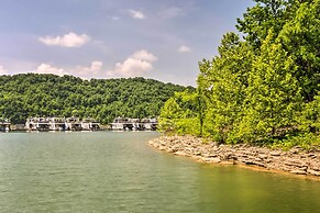 Center Hill Lake Rental: Steps to Hurricane Marina