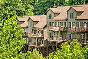 Center Hill Lake Rental: Steps to Hurricane Marina