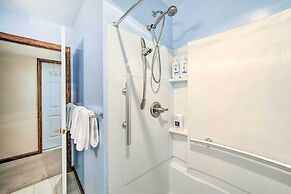 Charming Apartment w/ Yard & Beautiful Gardens!