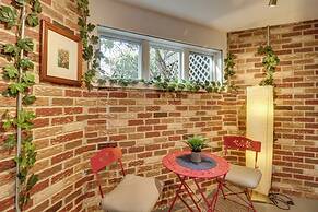 Renovated Studio on 5 Acres - Near Vineyards!