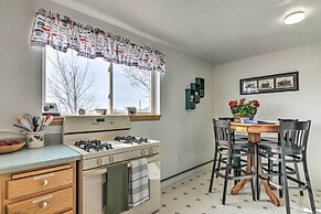 Pet-friendly Aurora House w/ Mountain Views!