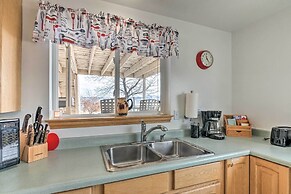 Pet-friendly Aurora House w/ Mountain Views!