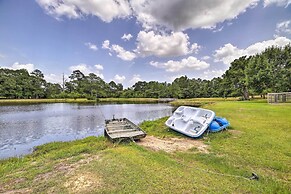 Stylish Woodville Cabin: Fishing Dock Access!