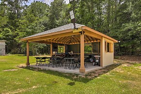 Stylish Woodville Cabin: Fishing Dock Access!