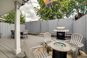 Walk to Walnut St: Shadyside House w/ Deck