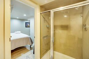 Walk to Walnut St: Shadyside House w/ Deck