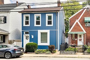Walk to Walnut St: Shadyside House w/ Deck