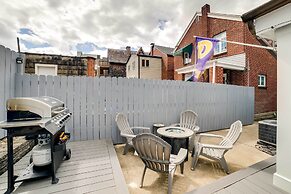 Walk to Walnut St: Shadyside House w/ Deck