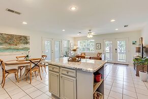 'the Palm' Bay St. Louis Home - Walk to Beach!