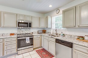 'the Palm' Bay St. Louis Home - Walk to Beach!