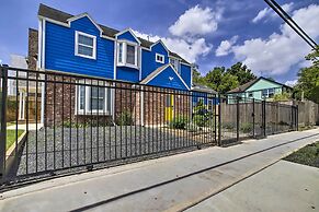Houston Apt w/ EV Charging: 3 Mi to Downtown!