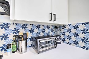 Houston Apt w/ EV Charging: 3 Mi to Downtown!