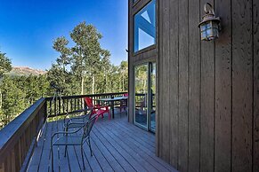 Spacious Fairplay Cabin w/ Views ~ 21 Mi to Breck!