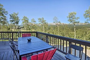 Spacious Fairplay Cabin w/ Views ~ 21 Mi to Breck!