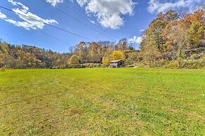 Pet-friendly Bakersville Cottage w/ Views!