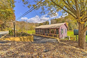Pet-friendly Bakersville Cottage w/ Views!