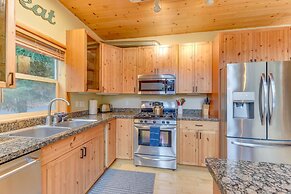 'grizzly Tower' Packwood Cabin w/ Forest Views!