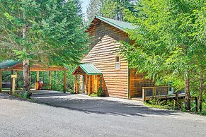 'grizzly Tower' Packwood Cabin w/ Hot Tub!