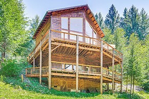 'grizzly Tower' Packwood Cabin w/ Hot Tub!