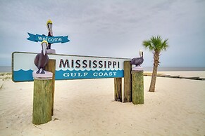 Walk to Beach: Gulfport Retreat w/ Patio