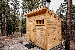 Remodeled Fairplay Log Cabin w/ Sauna + Loft!