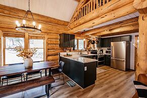 Remodeled Fairplay Log Cabin w/ Sauna + Loft!