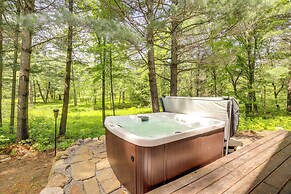 Secluded Log Cabin in NW Michigan: Hot Tub & Deck