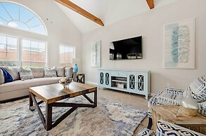 Fenced Yard & Ping-pong Table: Spacious Graham Gem